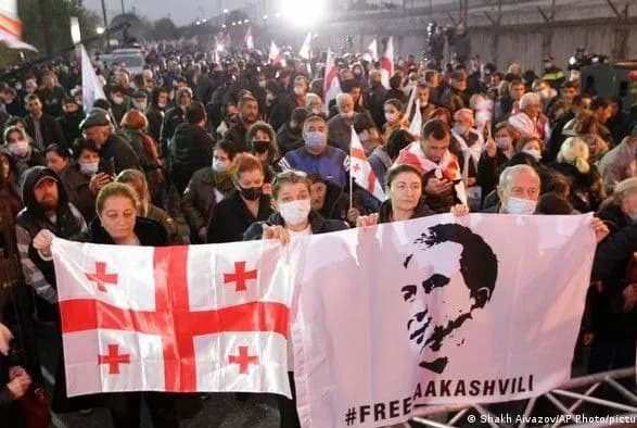 Сегодня суд в Тбилиси начнет процесс над Саакашвили