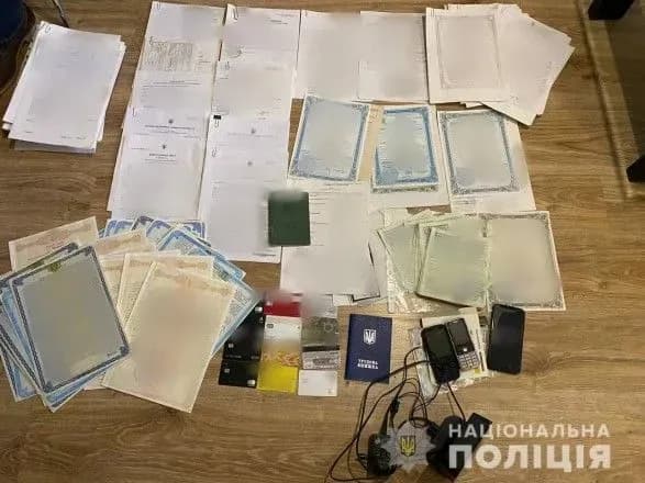 На Донбасі пенсію отримували "мертві душі": ділки в місяць "заробляли" на схемі майже пів мільйона