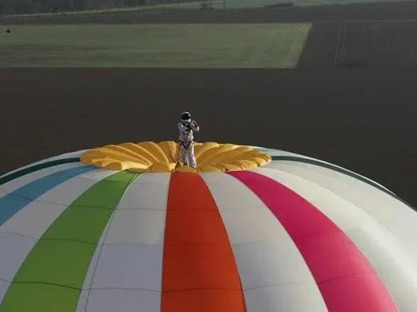 Француз встановив світовий рекорд із балансування на повітряній кулі