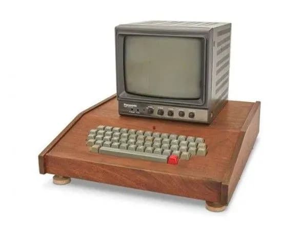 Перший комп'ютер Apple продали на аукціоні за 400 тисяч доларів