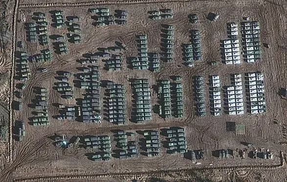 Збройні сили РФ постійно утримують потужне наступальне угруповання навколо України – ОП