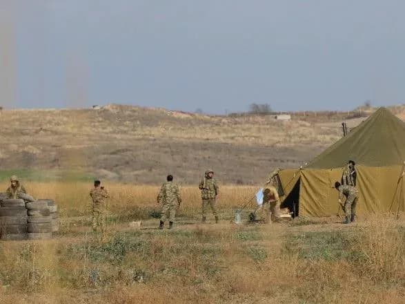 Армения обратилась к РФ с призывом защиты ее суверенной территории от Азербайджана, Баку и Ереван заявили об обстрелах: детали