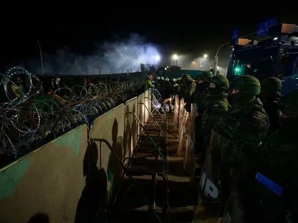 Ситуація на кордоні Білорусі і Польщі: Варшава звинуватила білоруські служби у навмисному руйнуванні паркану