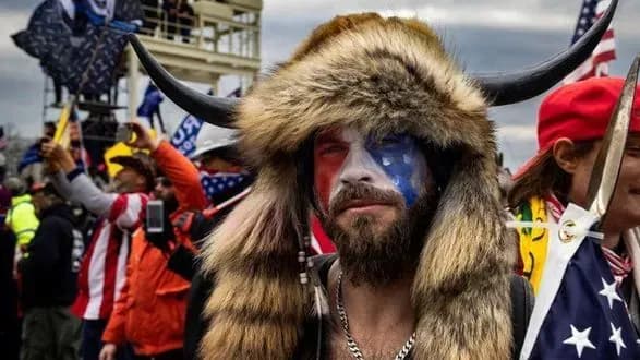 Штурм Капітолію: "QAnon Shaman" засуджений до понад трьох років в'язниці
