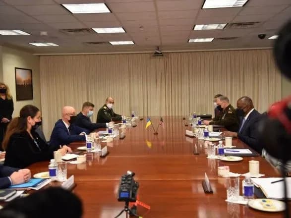 Перший візит у США як міністра оборони: Резніков обговорив протидію Росії з головою Пентагону