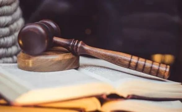 На судовому засіданні читав по складах: на Одещині чоловіка засудили до читання книг Франка та Толстого