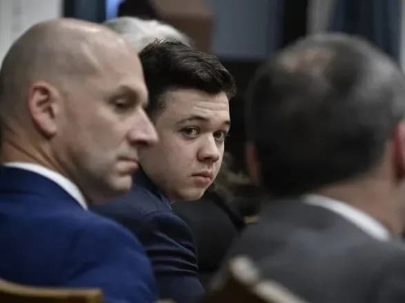У США повністю виправдали 18-річного Кайла Ріттенхауса, який застрелив двох людей під час протестів BLM