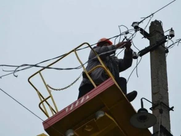 В Україні через негоду знеструмлено близько ста населених пунктів