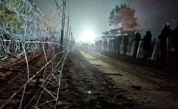 Хотел обменяться сигаретами: пьяный белорусский военный приставал к польским пограничникам