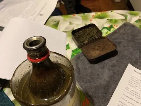 На Дніпропетровщині викрили наркоугрупування з поліцейськими у складі, що розповсюджувало наркотики серед дітей