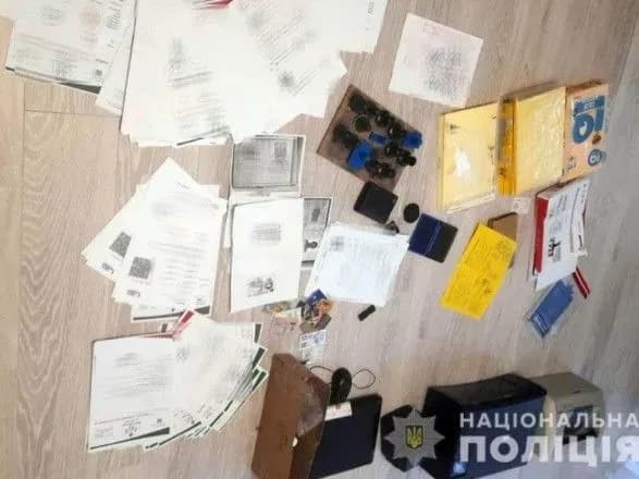 Друкували негативні ПЛР-тести та сертифікати про вакцинацію: на Рівненщині торгували фіктивними COVID-документами