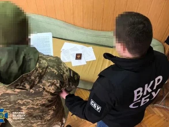 Збирав секретні оборонні дані: затримали посадовця Повітряних сил ЗСУ