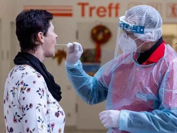Вакцинація, тест або одужання: у Німеччині запрацювали нові COVID-правила