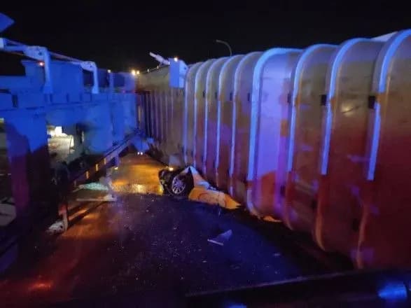 У Харкові фура із щебенем розчавила таксі та пошкодила ще два авто