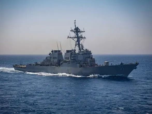 Ракетний есмінець ВМС США прямує до Чорного моря