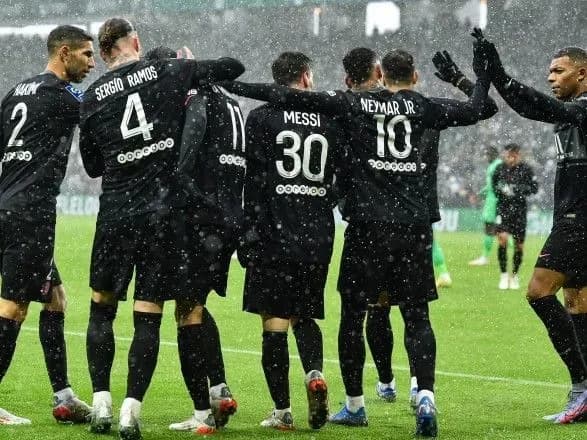 Травма Неймара не завадила “ПСЖ” продовжити переможну серію в Лізі 1