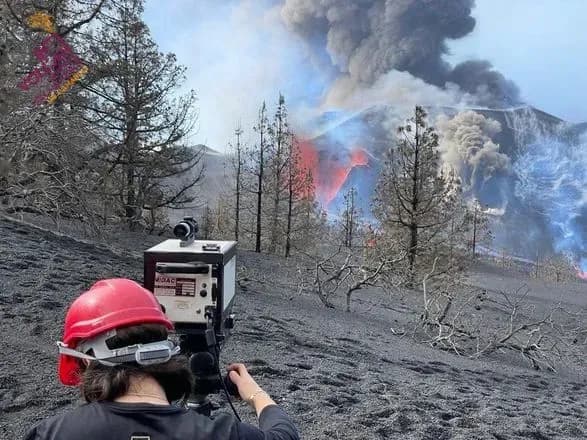 Извержение вулкана на Ла-Пальме: открылось несколько новых вулканических жерл