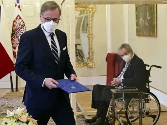 Новим прем'єр-міністром Чехії став Петро Фіала. Церемонія пройшла в скляному кубі