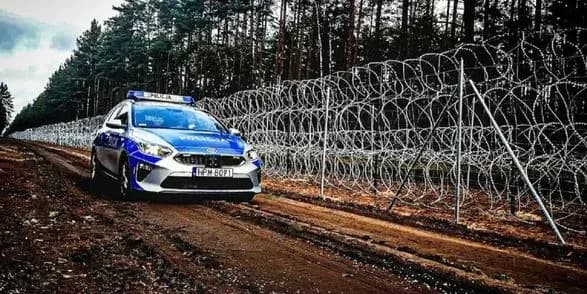 В Польше трое украинцев помогали мигрантам незаконно пересечь границу - их задержали