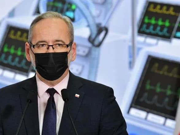 Польща планує посилювати карантин через новий штам Omicron