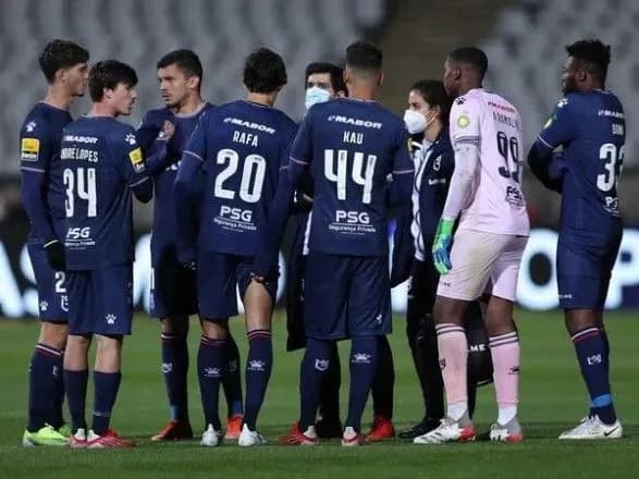 У Португалії виявили 13 випадків Omicron: заразилися гравці одного футбольного клубу