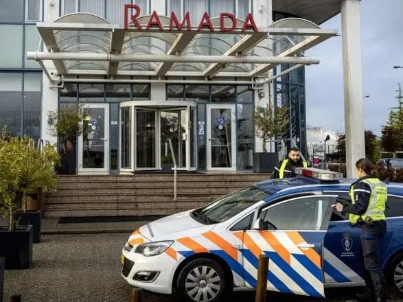 Пара, що прибула з ПАР, втекла з-під карантину в Нідерландах: встигли сісти на літак