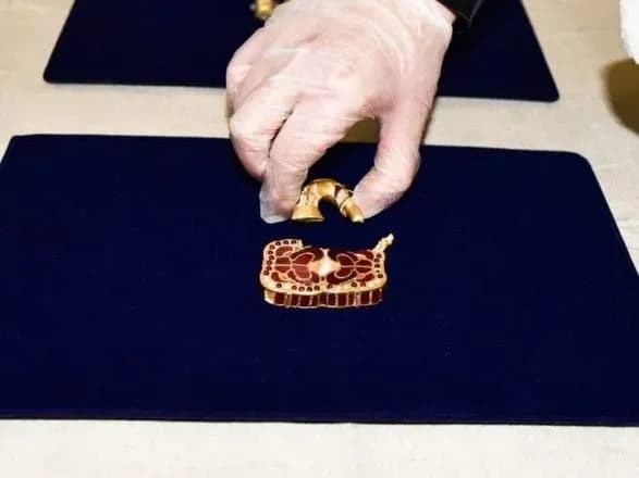 Могли належати королю: за 50 км від Праги знайдено унікальні коштовності V століття