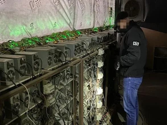 Вкрали електроенергію на 3,5 млн грн: під Києвом викрили підпільну криптоферму