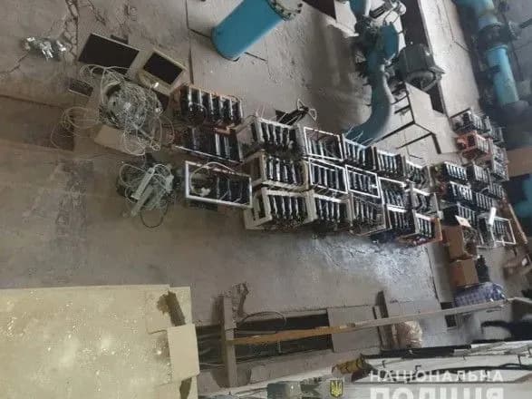 На Дніпропетровщині на комунальному підприємстві викрили криптоферму