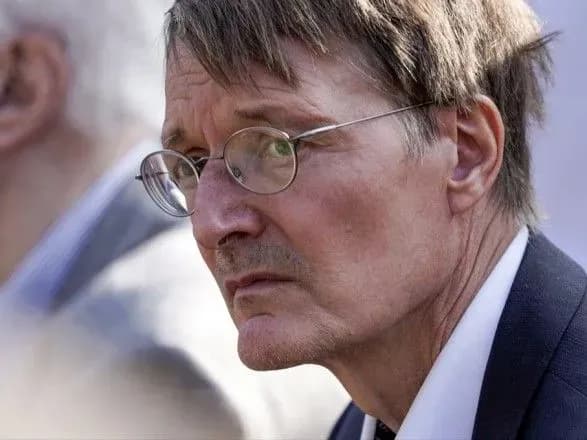 Новий глава МОЗ Німеччини підтримав обов'язкову вакцинацію від COVID-19