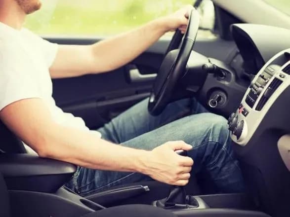 В Японии ученые разработали кресло, которое умеет определять, пьян ли водитель