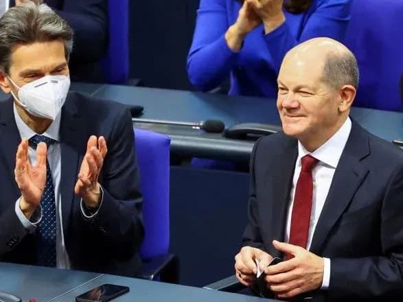 Один із лідерів правлячої у ФРН коаліції викликав обурення в мережі, закликавши покласти край "спіралі взаємних погроз" з РФ