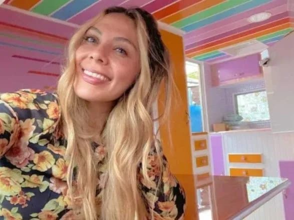 Рожева мрія: у США чоловік створив для своєї дружини фургон Барбі