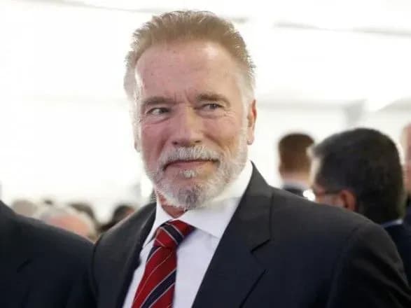 Шварценеггер пожертвував гроші на житло для бездомних ветеранів у США