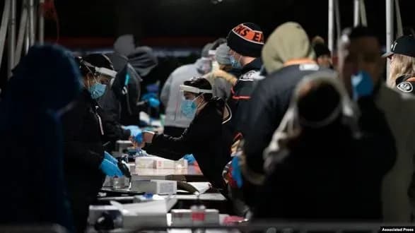 У США зафіксовано рекордні 489 267 випадків COVID-19 за останні 24 години