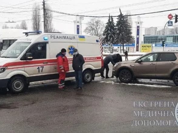 В Черкасах у “швидку”, яка поспішала на виклик, врізався позашляховик