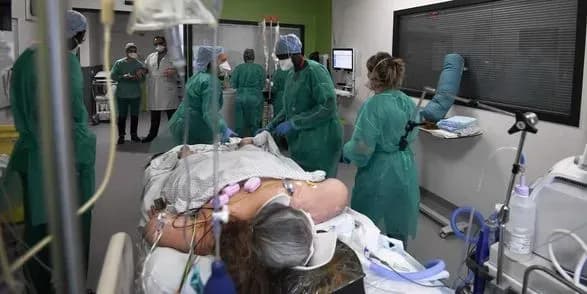 У МОЗ Франції сподіваються, що п'ята хвиля пандемії стане останньою в країні