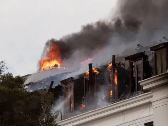 Подозреваемый в пожаре в парламенте ЮАР предстанет перед судом