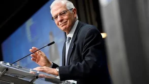 Боррель після сильних заяв і перед візитом в Україну зателефонував генсеку НАТО