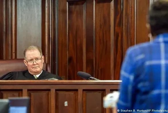 США: трьох чоловіків засуджено до довічного ув'язнення за вбивство афроамериканця