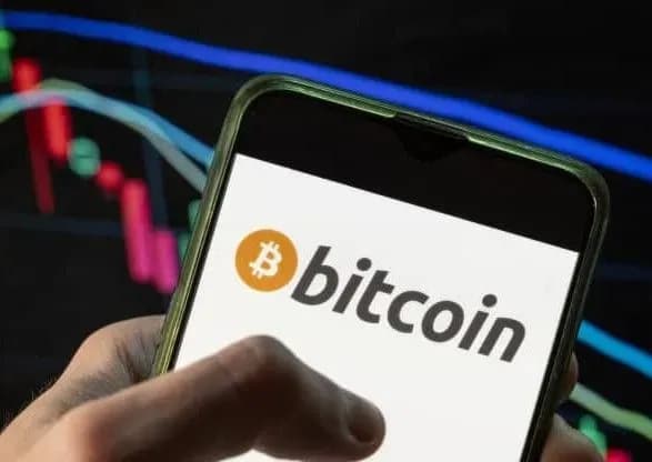 Биткоин упал до трехмесячного минимума на фоне ситуации в Казахстане