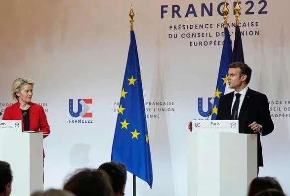 Європа має бути за столом американо-російських переговорів щодо України: Макрон і фон дер Ляйєн