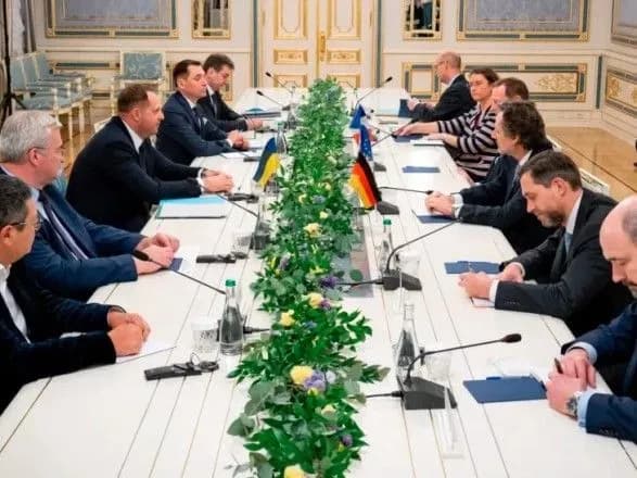 Єрмак почав зустріч із радниками канцлера Німеччини та президента Франції