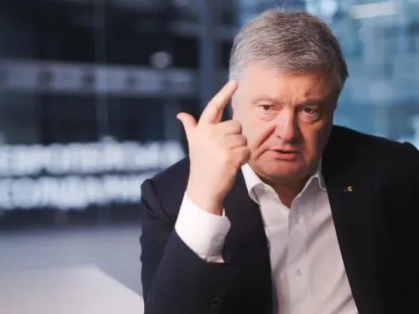 Адвокат стверджує, що є ухвала про затримання Порошенка для доставки до суду