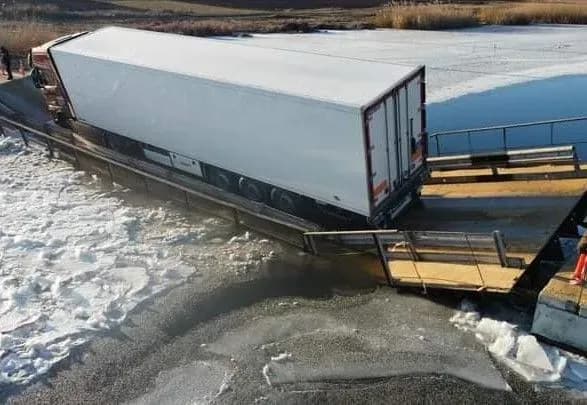 Фура “втопила” міст на Миколаївщині