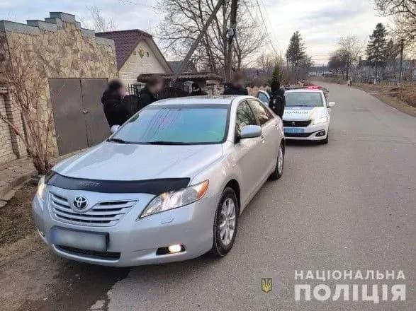 У Чернівцях посеред білого дня сталася стрілянина. Чоловіку влучили в око