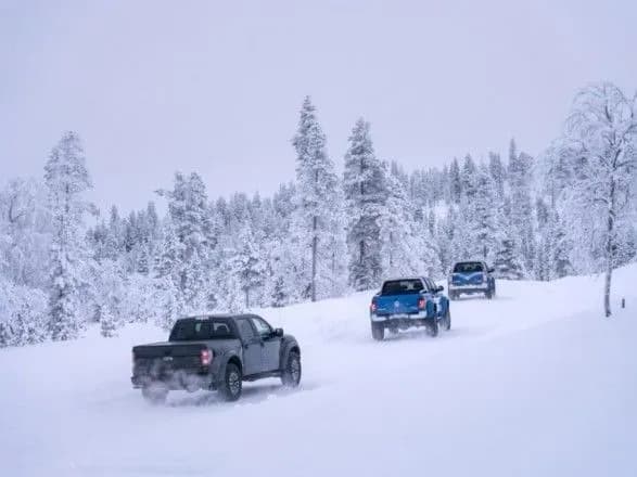 Із запасом їжі та термосом: українцям дали поради, як подорожувати авто взимку