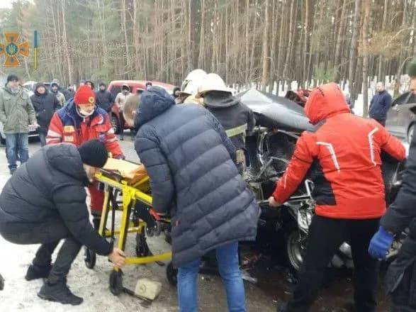 На Харківщині масштабна ДТП за участі п’яти авто – постраждала 6-річна дівчинка