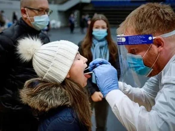 Данія послаблює COVID-обмеження попри поширення "Омікрона"