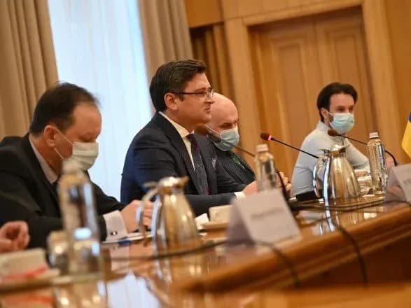 "Вчасний візит": Кулеба в Києві зустрів конгресменів зі США